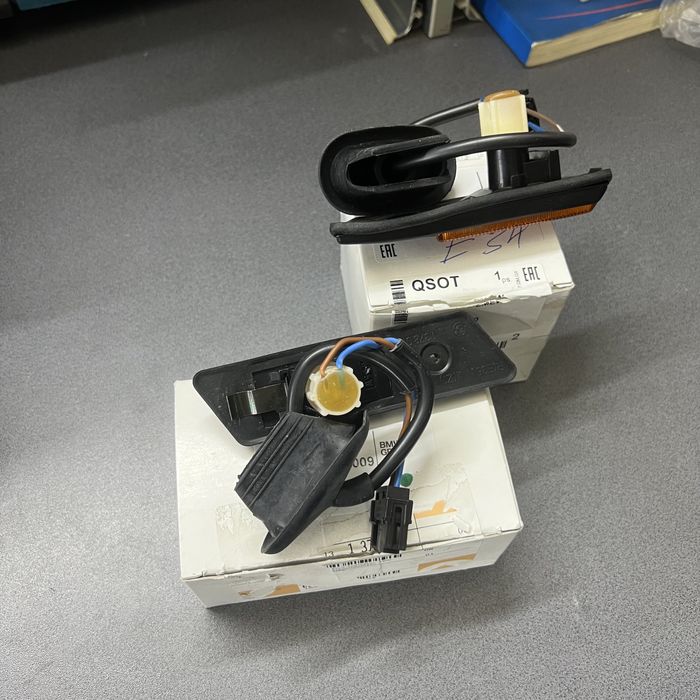 Новые ориг повторители поворотников bmw e34 e32 бмв е34 е32