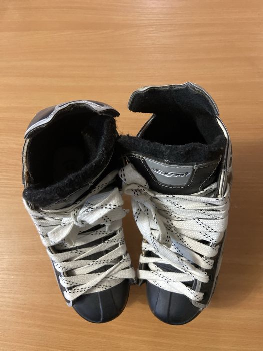 Продам коньки 33 размер