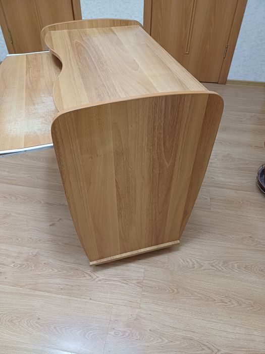 Стол компьютерный продам.