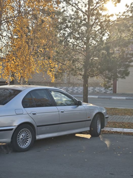 Продаётся BMW 523i