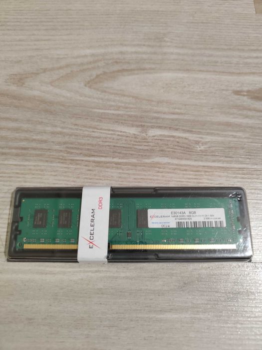 Vând memorii 8G DDR 3 sigilate