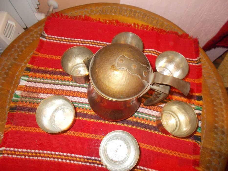 Стилен сервиз за вино от кована мед !