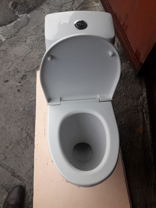 Продам  унитаз  белый