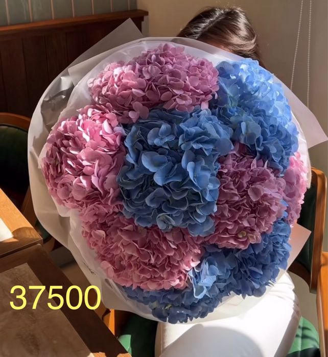 Букет гортензия, хризантема, розы