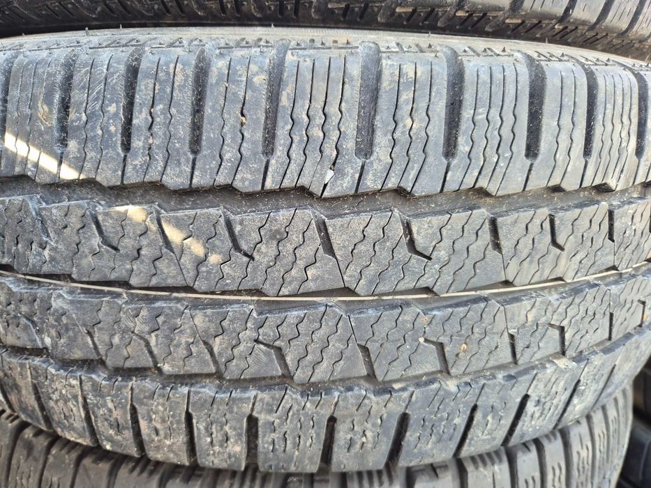 2 Anvelope VARA IARNA - 215/65/16C - MAXXIS - CA UNELE NOI - DOT 2021