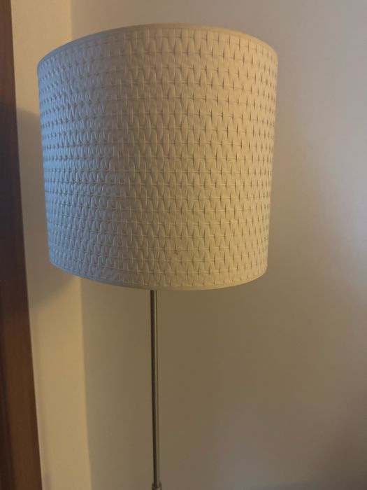 Lampa cu abajur reglabila
