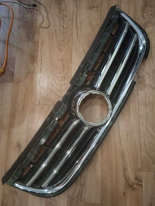 решотку VW TOUAREG 2006