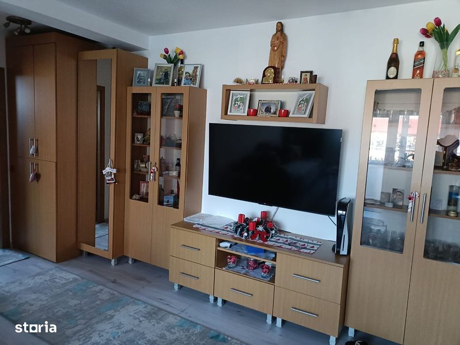 Apartament cu  2camere,etaj intermediar,zona Eroilor