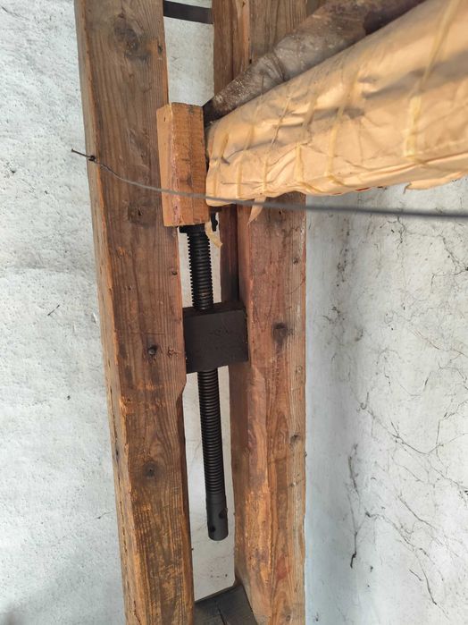 Старинен вертикален тъкачен стан