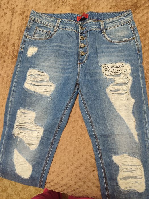 Продам женские джинсы.