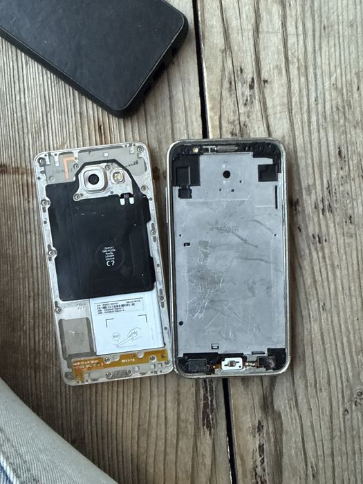 Продам 2 телефона А510 J500