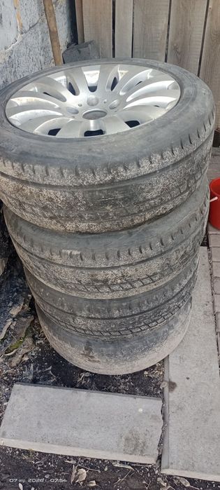 Продам комплект дисков с шинами от БМВ е36