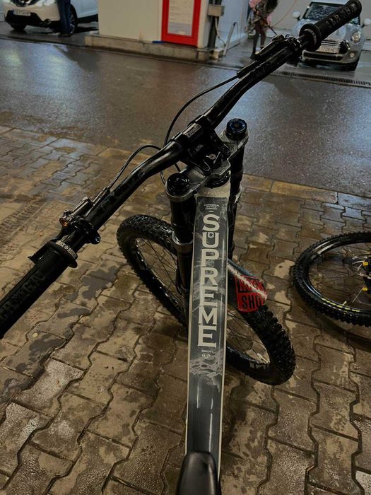 Продавам Downhill колело Commencal Supreme V4