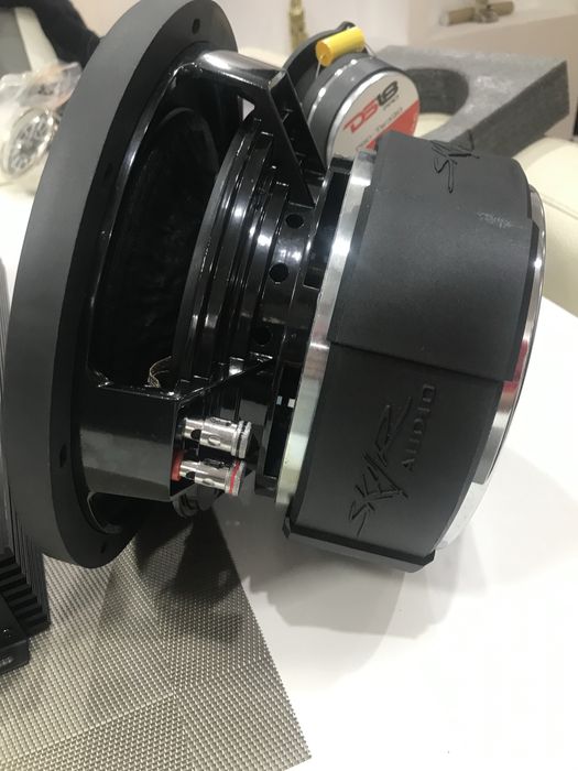 2 başi , 2 inalte , amplificor + cabluri import SUA , Marca Skar