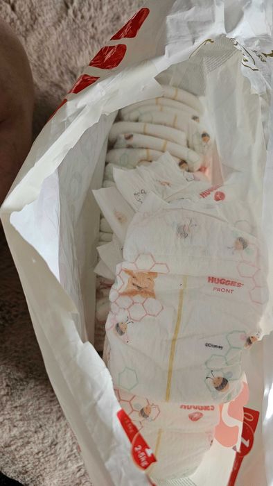 Pampers Huggies