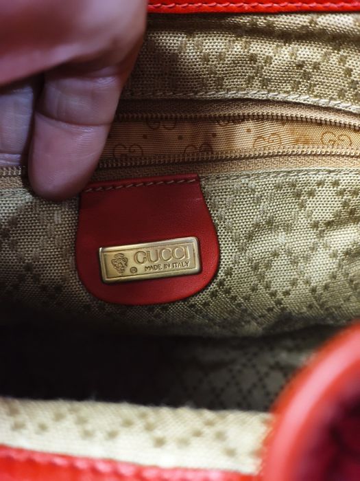 Gucci ,Винтидж червена кожена /велурена раница, като нова 
Винтидж чер