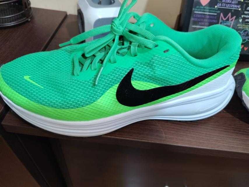 Продавам маратонки Nike Revolution 8