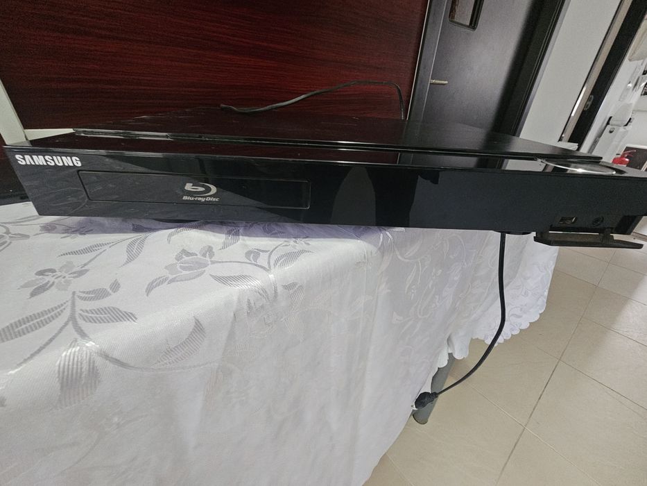 Samsung Blue-Ray Disc HOME CINEMA SYSTEM Model HT-C5550