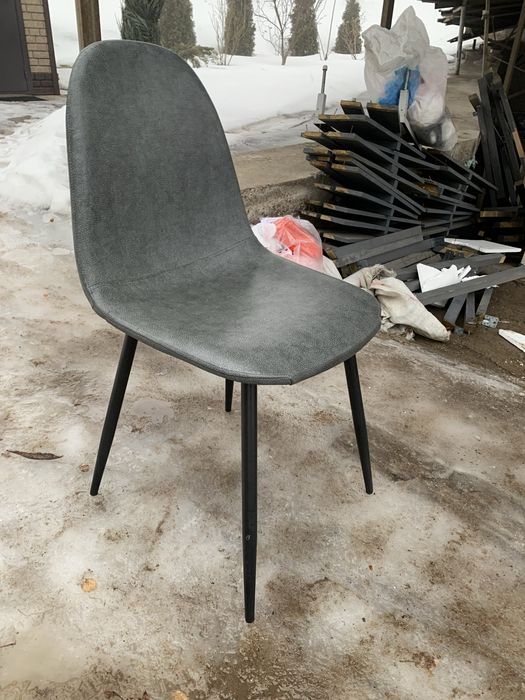 Стулья по 10.000 тенге