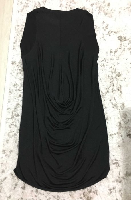 Rochie neagra cu drapaje
