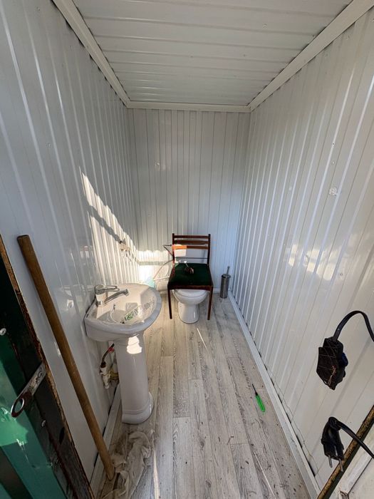 Продам Туалет на ТРИ кабины