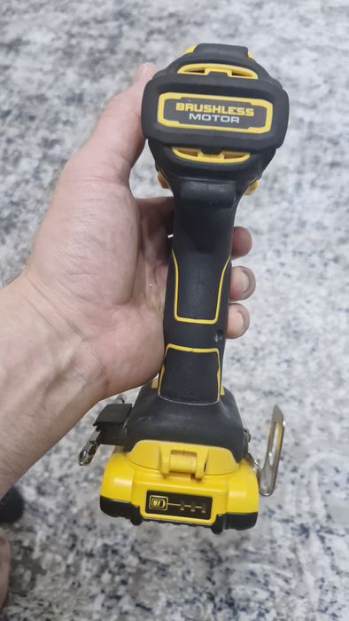 Шуруповерт Dewalt dcd708 оригинальный