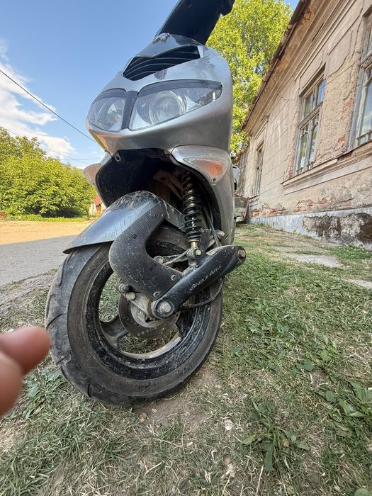 Pegeot Speedfight 2 2t vand are o problema prinde aer fals la toba trebuie poxipol