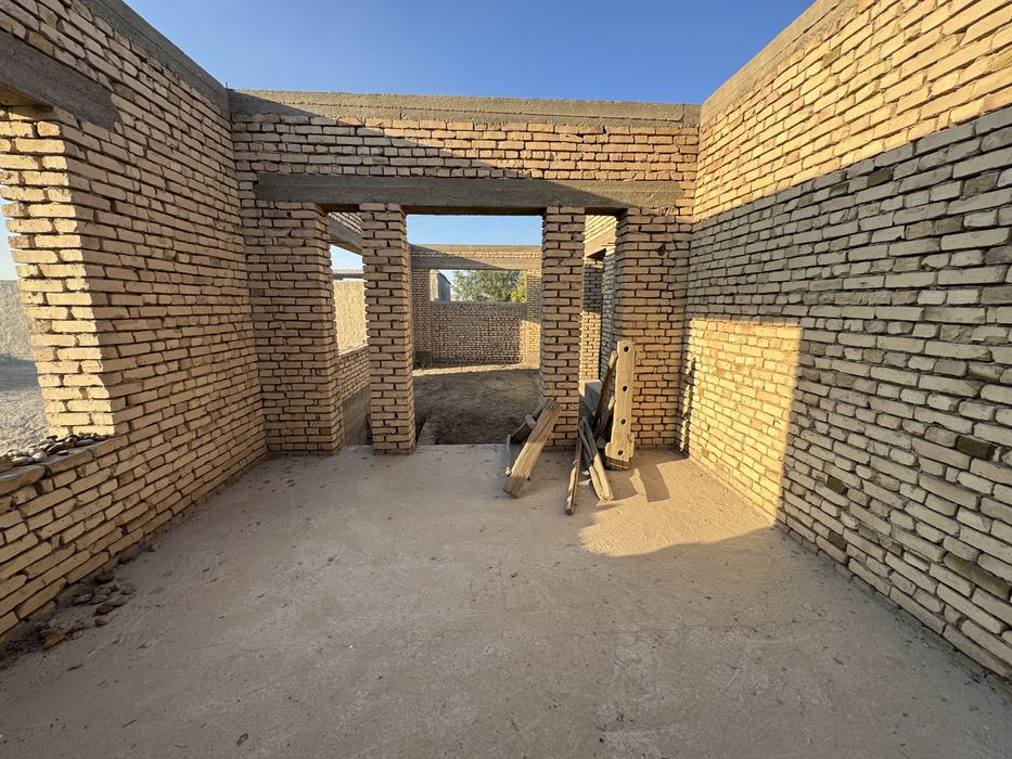 Qurilishi tugallanmagan hovli sotiladi