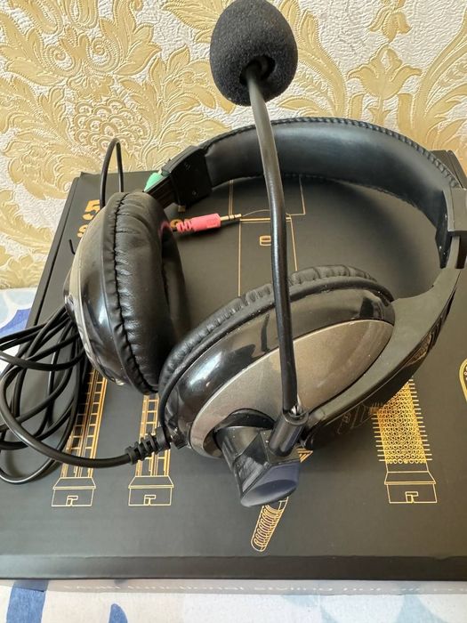 Продаётся Наушники  Компьютер