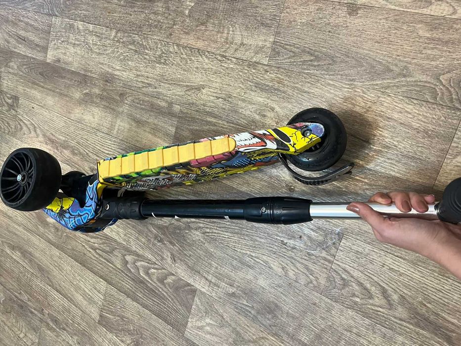 Самокат трехколесный