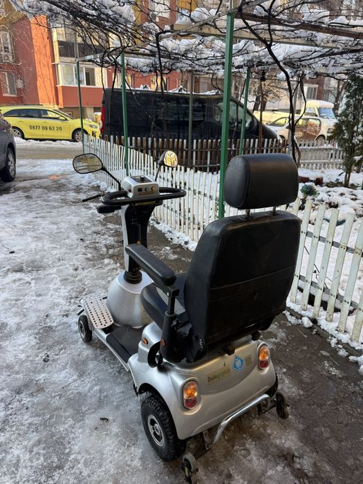 Инвалидна електрическа количка