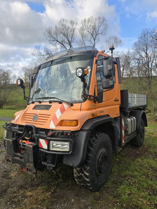 Unimog U500 echipat pentru deszăpezire