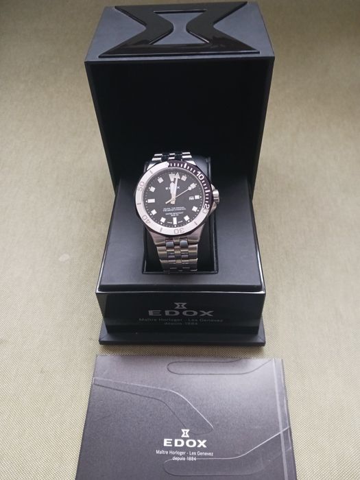 Продавам часовник "EDOX", серия "Делфин", 30 метра водоустойчивост.