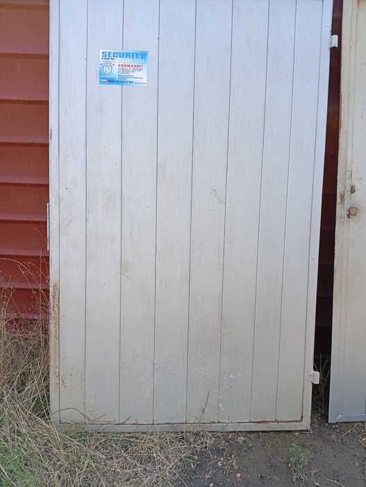 Желязна гаражна врата