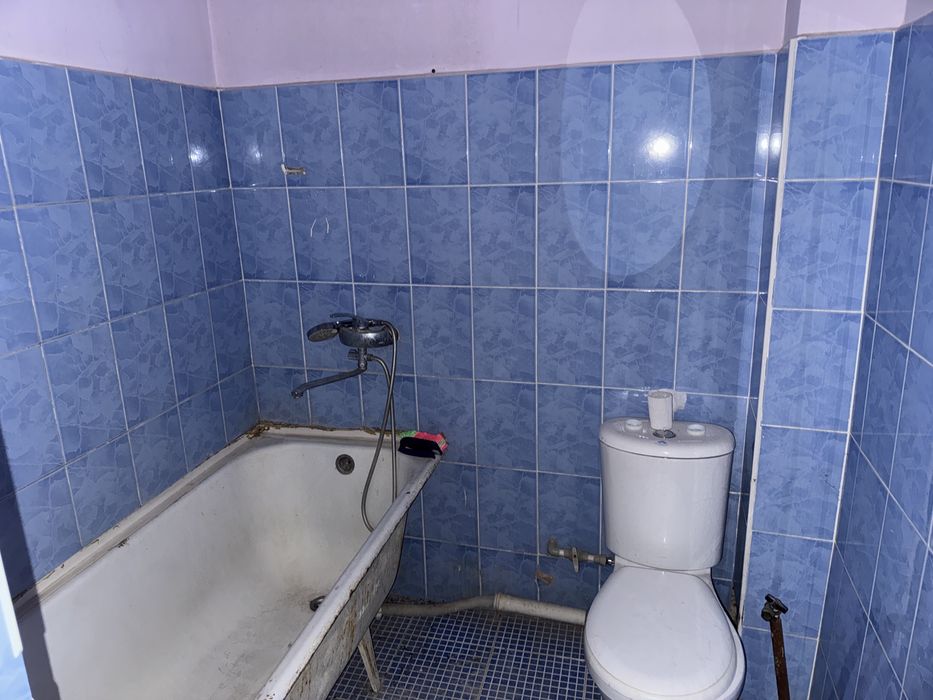 Фенкс устиндеги 5-этажда 3-ханалы квартира 350000млн сум догвр есть