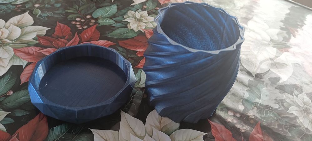 Продаю цветочные горшки