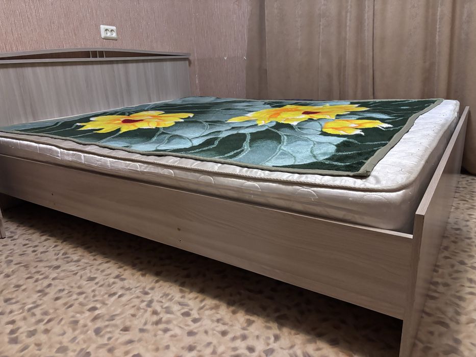 Тахта без матраса