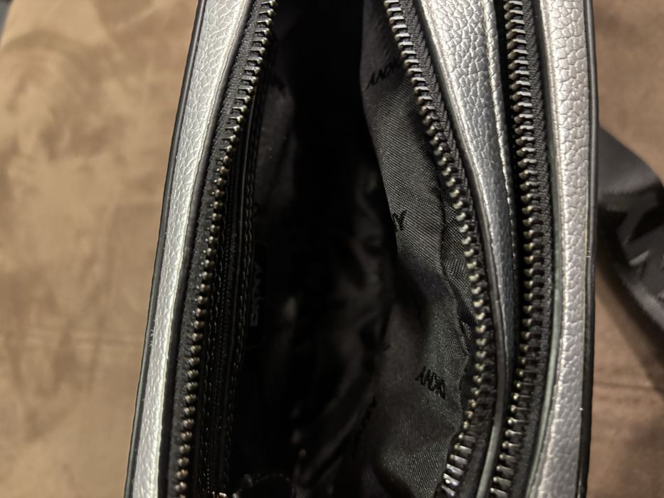 Чанта през рамо DKNY