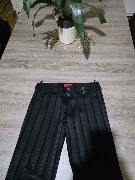 Pantaloni damă eleganți, evazați 40