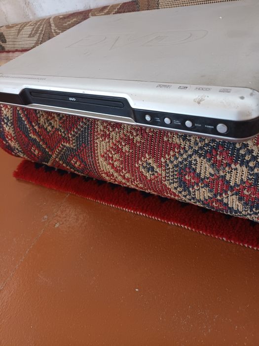 DVD Sotiladi tezda pult shnur bor