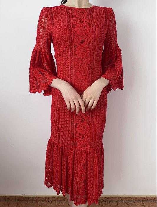 платье из кружева