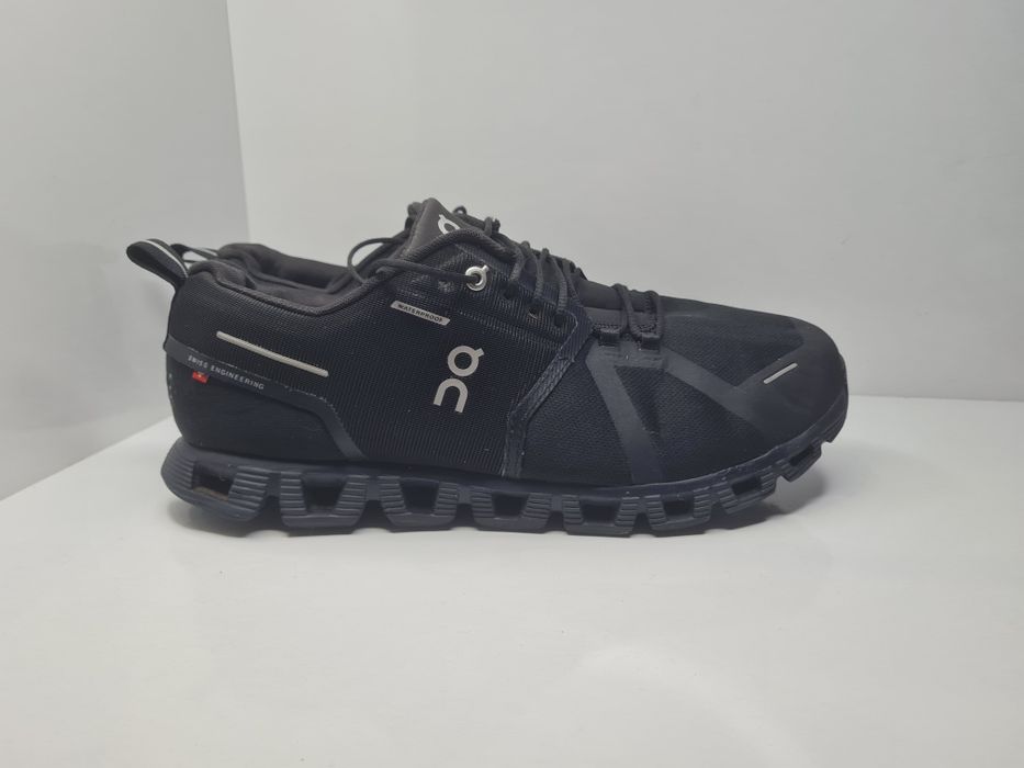 Маратонки ON Waterproof 

Носени,но в добро състояние без забележки.