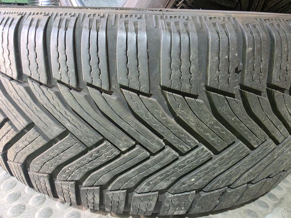 2 бр зимни 225/50/17 Michelin дот 2020г