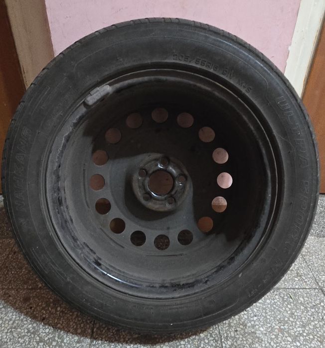 Продавам 4 бр. стоманени джанти 16" с гуми 205/55R16
