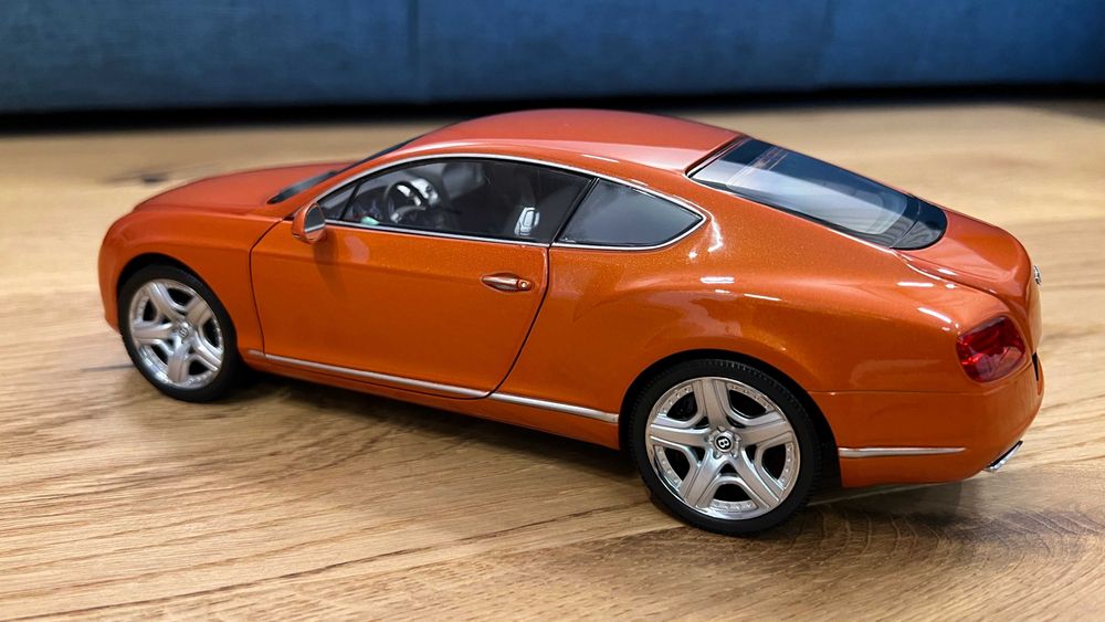 Macheta Minichamps 1/18 Bentley Continental GT 2011