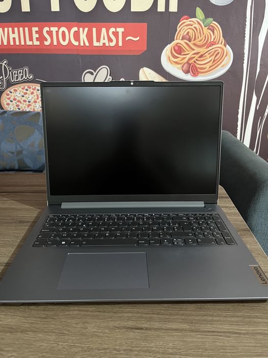 Laptop lenovo 16 GB 512 gb storage 16” inch