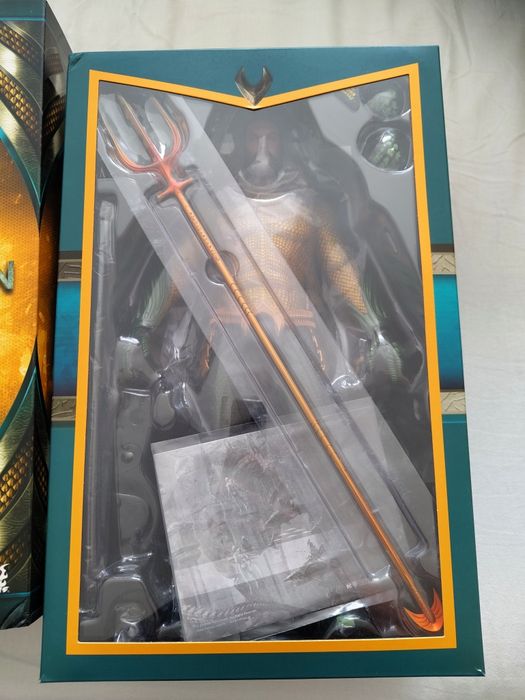 Vând figurina Aquaman by Hot Toys