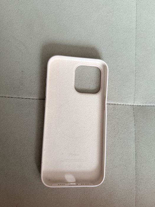 Срочно продаю оригинал чехол iphone 15 pro max