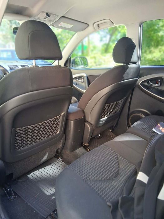 Toyota rav4 продавам