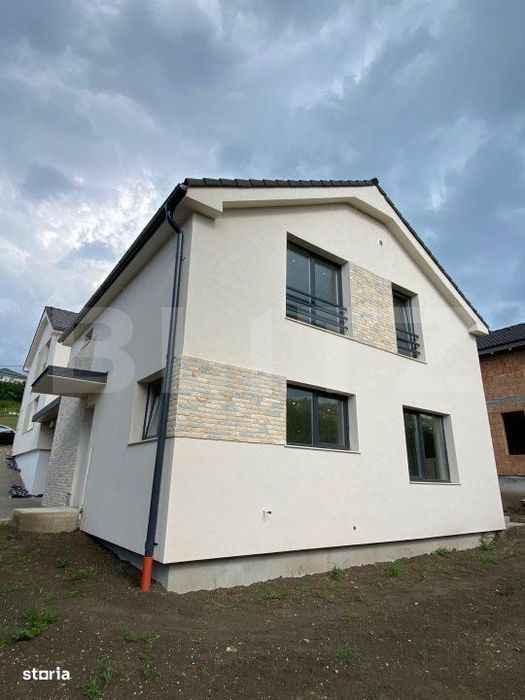 Casa cu 4 camere, 120 mp, incalzire in pardoseala, 250 mp de teren, De